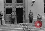 Standbild russischen Beamten Potsdam Deutschland, 1945, aus Sekunde 18 historischem Filmmaterial Videoclip 65675052660