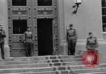 Standbild russischen Beamten Potsdam Deutschland, 1945, aus Sekunde 19 historischem Filmmaterial Videoclip 65675052660