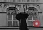 Standbild russischen Beamten Potsdam Deutschland, 1945, aus Sekunde 29 historischem Filmmaterial Videoclip 65675052660