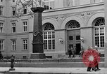 Standbild russischen Beamten Potsdam Deutschland, 1945, aus Sekunde 52 historischem Filmmaterial Videoclip 65675052660