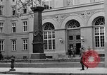 Standbild russischen Beamten Potsdam Deutschland, 1945, aus Sekunde 54 historischem Filmmaterial Videoclip 65675052660