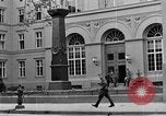Standbild russischen Beamten Potsdam Deutschland, 1945, aus Sekunde 55 historischem Filmmaterial Videoclip 65675052660