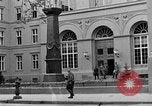 Standbild russischen Beamten Potsdam Deutschland, 1945, aus Sekunde 56 historischem Filmmaterial Videoclip 65675052660