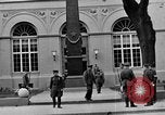 Standbild russischen Beamten Potsdam Deutschland, 1945, aus Sekunde 59 historischem Filmmaterial Videoclip 65675052660