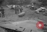 Standbild Japanisches Baka-Selbstmordbombenflugzeug Okinawa Ryukyu Inseln, 1945, aus Sekunde 3 historischem Filmmaterial Videoclip 65675052675