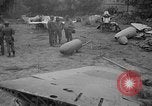 Standbild Japanisches Baka-Selbstmordbombenflugzeug Okinawa Ryukyu Inseln, 1945, aus Sekunde 4 historischem Filmmaterial Videoclip 65675052675