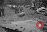 Standbild Japanisches Baka-Selbstmordbombenflugzeug Okinawa Ryukyu Inseln, 1945, aus Sekunde 5 historischem Filmmaterial Videoclip 65675052675