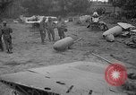 Standbild Japanisches Baka-Selbstmordbombenflugzeug Okinawa Ryukyu Inseln, 1945, aus Sekunde 7 historischem Filmmaterial Videoclip 65675052675