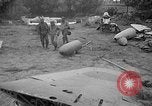 Standbild Japanisches Baka-Selbstmordbombenflugzeug Okinawa Ryukyu Inseln, 1945, aus Sekunde 11 historischem Filmmaterial Videoclip 65675052675