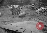 Standbild Japanisches Baka-Selbstmordbombenflugzeug Okinawa Ryukyu Inseln, 1945, aus Sekunde 12 historischem Filmmaterial Videoclip 65675052675