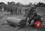 Standbild Japanisches Baka-Selbstmordbombenflugzeug Okinawa Ryukyu Inseln, 1945, aus Sekunde 13 historischem Filmmaterial Videoclip 65675052675