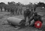 Standbild Japanisches Baka-Selbstmordbombenflugzeug Okinawa Ryukyu Inseln, 1945, aus Sekunde 14 historischem Filmmaterial Videoclip 65675052675