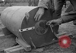 Standbild Japanisches Baka-Selbstmordbombenflugzeug Okinawa Ryukyu Inseln, 1945, aus Sekunde 18 historischem Filmmaterial Videoclip 65675052675