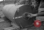 Standbild Japanisches Baka-Selbstmordbombenflugzeug Okinawa Ryukyu Inseln, 1945, aus Sekunde 24 historischem Filmmaterial Videoclip 65675052675