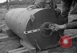 Standbild Japanisches Baka-Selbstmordbombenflugzeug Okinawa Ryukyu Inseln, 1945, aus Sekunde 25 historischem Filmmaterial Videoclip 65675052675