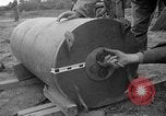 Standbild Japanisches Baka-Selbstmordbombenflugzeug Okinawa Ryukyu Inseln, 1945, aus Sekunde 26 historischem Filmmaterial Videoclip 65675052675