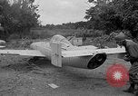 Standbild Japanisches Baka-Selbstmordbombenflugzeug Okinawa Ryukyu Inseln, 1945, aus Sekunde 37 historischem Filmmaterial Videoclip 65675052675