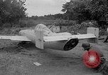 Standbild Japanisches Baka-Selbstmordbombenflugzeug Okinawa Ryukyu Inseln, 1945, aus Sekunde 39 historischem Filmmaterial Videoclip 65675052675