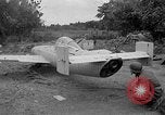 Standbild Japanisches Baka-Selbstmordbombenflugzeug Okinawa Ryukyu Inseln, 1945, aus Sekunde 40 historischem Filmmaterial Videoclip 65675052675
