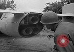 Standbild Japanisches Baka-Selbstmordbombenflugzeug Okinawa Ryukyu Inseln, 1945, aus Sekunde 43 historischem Filmmaterial Videoclip 65675052675
