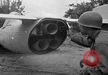 Standbild Japanisches Baka-Selbstmordbombenflugzeug Okinawa Ryukyu Inseln, 1945, aus Sekunde 44 historischem Filmmaterial Videoclip 65675052675