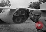 Standbild Japanisches Baka-Selbstmordbombenflugzeug Okinawa Ryukyu Inseln, 1945, aus Sekunde 46 historischem Filmmaterial Videoclip 65675052675