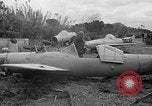Standbild Japanisches Baka-Selbstmordbombenflugzeug Okinawa Ryukyu Inseln, 1945, aus Sekunde 50 historischem Filmmaterial Videoclip 65675052675