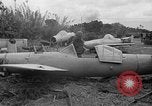 Standbild Japanisches Baka-Selbstmordbombenflugzeug Okinawa Ryukyu Inseln, 1945, aus Sekunde 51 historischem Filmmaterial Videoclip 65675052675