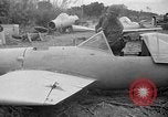 Standbild Japanisches Baka-Selbstmordbombenflugzeug Okinawa Ryukyu Inseln, 1945, aus Sekunde 57 historischem Filmmaterial Videoclip 65675052675