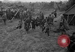 Immagine di Le truppe statunitensi internano i civili a Okinawa Okinawa isole Ryukyu, 1945, secondo 3 filmato di repertorio 65675052676