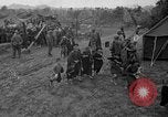 Immagine di Le truppe statunitensi internano i civili a Okinawa Okinawa isole Ryukyu, 1945, secondo 4 filmato di repertorio 65675052676