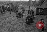 Immagine di Le truppe statunitensi internano i civili a Okinawa Okinawa isole Ryukyu, 1945, secondo 6 filmato di repertorio 65675052676