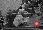 Immagine di Le truppe statunitensi internano i civili a Okinawa Okinawa isole Ryukyu, 1945, secondo 20 filmato di repertorio 65675052676