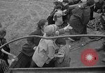Immagine di Le truppe statunitensi internano i civili a Okinawa Okinawa isole Ryukyu, 1945, secondo 21 filmato di repertorio 65675052676