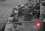 Immagine di Le truppe statunitensi internano i civili a Okinawa Okinawa isole Ryukyu, 1945, secondo 23 filmato di repertorio 65675052676