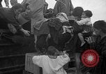 Immagine di Le truppe statunitensi internano i civili a Okinawa Okinawa isole Ryukyu, 1945, secondo 28 filmato di repertorio 65675052676