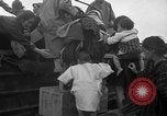 Immagine di Le truppe statunitensi internano i civili a Okinawa Okinawa isole Ryukyu, 1945, secondo 29 filmato di repertorio 65675052676