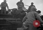 Immagine di Le truppe statunitensi internano i civili a Okinawa Okinawa isole Ryukyu, 1945, secondo 34 filmato di repertorio 65675052676