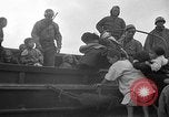 Immagine di Le truppe statunitensi internano i civili a Okinawa Okinawa isole Ryukyu, 1945, secondo 36 filmato di repertorio 65675052676