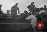 Immagine di Le truppe statunitensi internano i civili a Okinawa Okinawa isole Ryukyu, 1945, secondo 38 filmato di repertorio 65675052676