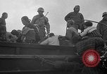 Immagine di Le truppe statunitensi internano i civili a Okinawa Okinawa isole Ryukyu, 1945, secondo 40 filmato di repertorio 65675052676