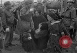 Immagine di Le truppe statunitensi internano i civili a Okinawa Okinawa isole Ryukyu, 1945, secondo 42 filmato di repertorio 65675052676