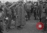 Immagine di Le truppe statunitensi internano i civili a Okinawa Okinawa isole Ryukyu, 1945, secondo 46 filmato di repertorio 65675052676