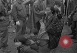 Immagine di Le truppe statunitensi internano i civili a Okinawa Okinawa isole Ryukyu, 1945, secondo 50 filmato di repertorio 65675052676