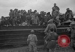 Immagine di Le truppe statunitensi internano i civili a Okinawa Okinawa isole Ryukyu, 1945, secondo 56 filmato di repertorio 65675052676