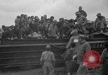 Immagine di Le truppe statunitensi internano i civili a Okinawa Okinawa isole Ryukyu, 1945, secondo 57 filmato di repertorio 65675052676