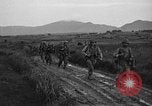 Standbild 7th Infantry Division Soldaten Kin Okinawa Ryukyu Inseln, 1945, aus Sekunde 17 historischem Filmmaterial Videoclip 65675052683