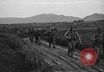 Standbild 7th Infantry Division Soldaten Kin Okinawa Ryukyu Inseln, 1945, aus Sekunde 18 historischem Filmmaterial Videoclip 65675052683