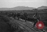 Standbild 7th Infantry Division Soldaten Kin Okinawa Ryukyu Inseln, 1945, aus Sekunde 19 historischem Filmmaterial Videoclip 65675052683