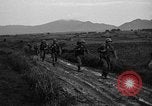 Standbild 7th Infantry Division Soldaten Kin Okinawa Ryukyu Inseln, 1945, aus Sekunde 21 historischem Filmmaterial Videoclip 65675052683